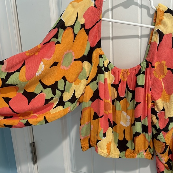 BillaBong Floral Crop Top - Picture 2 of 3